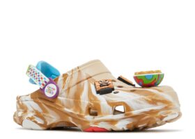 Cinnamon Toast Crunch x Classic All-Terrain Clog para niños pequeños
