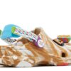 Cinnamon Toast Crunch x Classic All-Terrain Clog para niños pequeños Cinnamon Toast Crunch x Classic All-Terrain Clog para niños pequeños