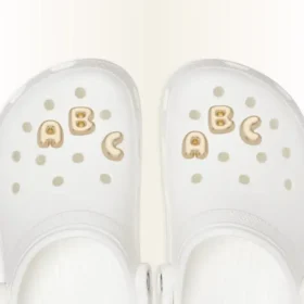 Colgantes Jibbitz™ con la letra «a» en burbuja dorada