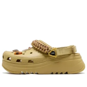 Crocs x Aries Classic Hiker Xscape Zueco «Desert Grass»
