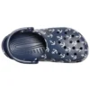 Sandalias Classic Clog con estampado azul oscuro