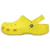 Sandalias clásicas Crocs Beach unisex en amarillo brillante