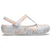 Sandalias con flores blancas