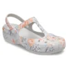 Sandalias con flores blancas