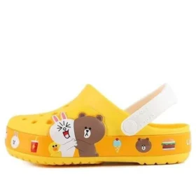 Sandalias Crocs de playa pequeñas, color amarillo