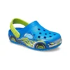 Sandalias deportivas azules de tacón plano con diseño divertido