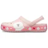 Sandalias unisex Crocs x Line Friends en rosa playa