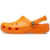 Sandalias unisex de playa en naranja brillante