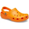 Sandalias unisex de playa en naranja brillante