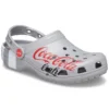 Sandalias unisex deportivas casuales de talón plano para actividades al aire libre Coca-Cola x Crocs Crossover Light X, color gris