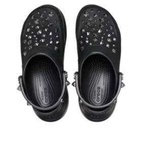 Zueco con tachuelas Bae «Negro»