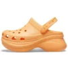 Zuecos clásicos Retro Crocs con suela gruesa, color naranja, sandalias con diseño de ballena pequeña