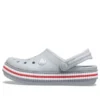Zuecos Crocband Varsity «Gris Rojo»