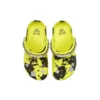 Zuecos Crocs x MCM con estampado de camuflaje «Amarillo neón»