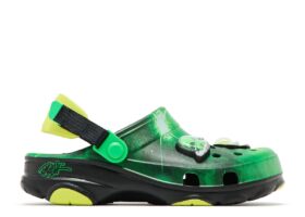 Zuecos de madera para niños Ron English x All-Terrain «Area 54 – Green Galaxy»
