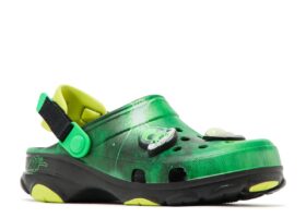 Zuecos de madera para niños Ron English x All-Terrain «Area 54 – Green Galaxy»